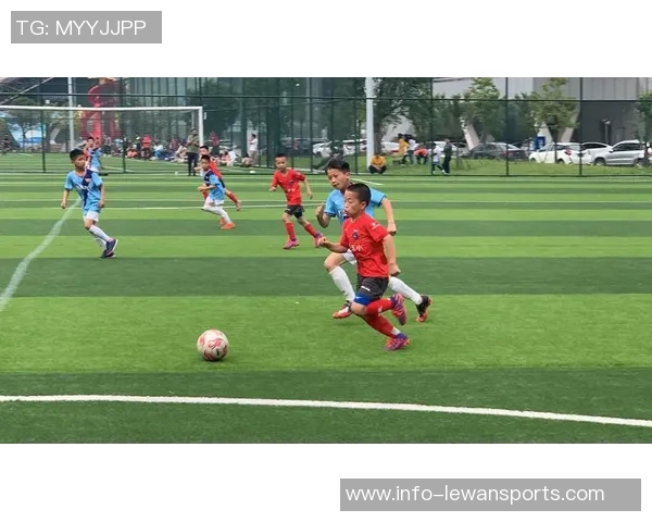 98足球热潮席卷全国青少年足球发展新机遇与挑战解析 98足球热潮席卷全国青少年足球发展新机遇与挑战解析