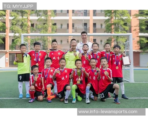 足球教练王猛：从青训到职业联赛的执教之路与成功秘诀探讨